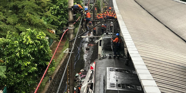 3 Korban Hidup Terjebak di Rangkaian Kereta, Basarnas Pastikan Bisa Berkomunikasi