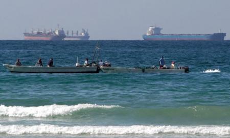 Trump Perintahkan Blokade Jangka Panjang Pelabuhan Iran di Selat Hormuz