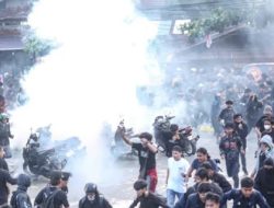 Rakyat Kaltim Jebol Pagar DPRD: Amarah Mengguncang Gedung Wakil Rakyat