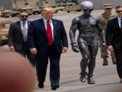 Donald Trump Unggah Foto Bareng Alien di Truth Social, Warganet Spekulasi Soal UFO