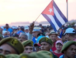 Krisis Kuba Memuncak: Kapal Induk AS Berlabuh, Raul Castro Didakwa, Ancaman Perang Mengintai