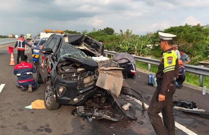 Kecelakaan Maut Tol Paspro: Mobil Anggota DPR Tabrak Truk, Dua Staf Tewas