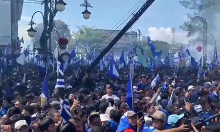 Pawai Juara Persib Berdarah: 1 Tewas Ditikam, 122 Luka Akibat Kecelakaan Saat Konvoi di Bandung