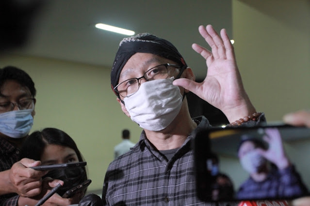 Abu Janda Dilaporkan ke Bareskrim atas Ujaran Kebencian Suku Barbar ke Warga Minang