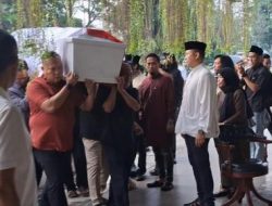 Jenazah Ryamizard Ryacudu Tiba di Rumah Duka Cikeas, Suasana Haru Iringi Prosesi Pemakaman
