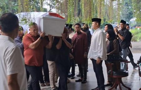 Jenazah Ryamizard Ryacudu Tiba di Rumah Duka Cikeas, Suasana Haru Iringi Prosesi Pemakaman