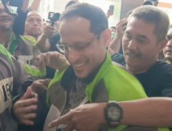 Nadiem Makarim Pakai Jaket Gojek 001 Milik Mulyono di Sidang, Isyarat Seret Nama Jokowi?