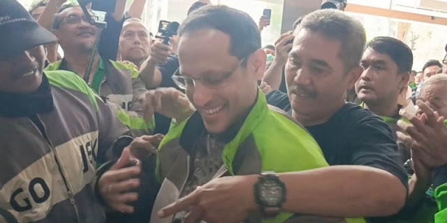 Nadiem Makarim Pakai Jaket Gojek 001 Milik Mulyono di Sidang, Isyarat Seret Nama Jokowi?