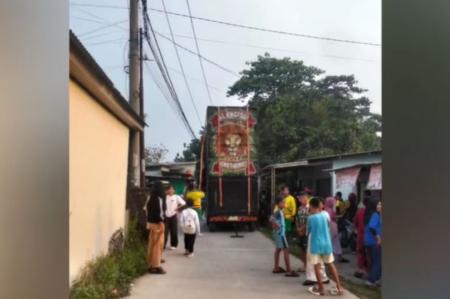 Tragedi Sisingaan Bekasi: 7 Pemain Odong-Odong Tersetrum, 3 Tewas 4 Kritis