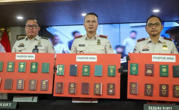 Korupsi Imigrasi: Praktik Haram di Balik Lonjakan TKA China di Indonesia
