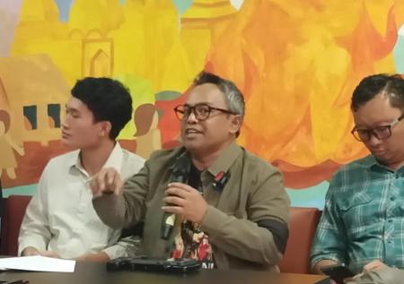 Islah Bahrawi Terima Pesan Teror dan Dibuntuti OTK, Rumah di Madura Didatangi Oknum TNI