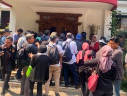 Konferensi Pers Raffi Ahmad Ricuh: Wartawan Dilarang Masuk Saat Klarifikasi Kasus Suap Impor Blueray Cargo