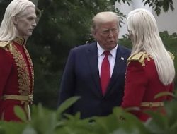 Foto Donald Trump Bertemu Alien Nordic Viral, Ini Fakta di Baliknya
