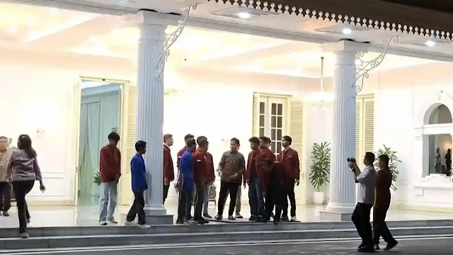 Gibran Temui Mahasiswa, Beri Tenggat 5x24 Jam: Ancaman Demo Jilid-Jilid Jika Tuntutan Tak Dipenuhi
