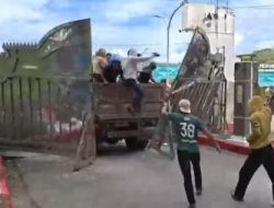 Demonstrasi Ricuh di Kantor Bupati Konawe: Massa Tabrakkan Truk ke Gerbang Gara-gara Tak Bisa Temui Bupati