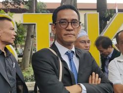 Refly Harun Murka! Roy Suryo dan Dokter Tifa Dipaksa Pakai Rompi Oranye, Dianggap Kriminal