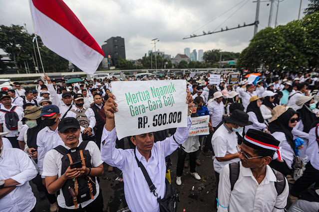 Gaji Guru Honorer Rp414 Ribu Usai 40 Tahun Mengabdi, P2G Kritik Anggaran Pendidikan untuk MBG