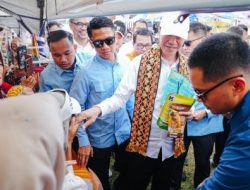 Jokowi Blusukan di Lampung, Akhiri Safari Politik dengan Traktir Jajanan dan Temu Kangen Teman Kuliah
