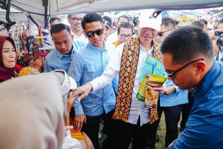Jokowi Blusukan di Lampung, Akhiri Safari Politik dengan Traktir Jajanan dan Temu Kangen Teman Kuliah