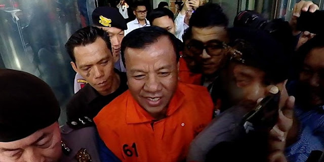 KPK Tetapkan Bupati Kuansing Tersangka Suap Jabatan Sekda, Mobil Mewah Rp2 Miliar Jadi Syarat