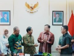 KPK Tak Percaya Begitu Saja Pengakuan Menhut Raja Juli Soal Amplop Bupati Kuansing