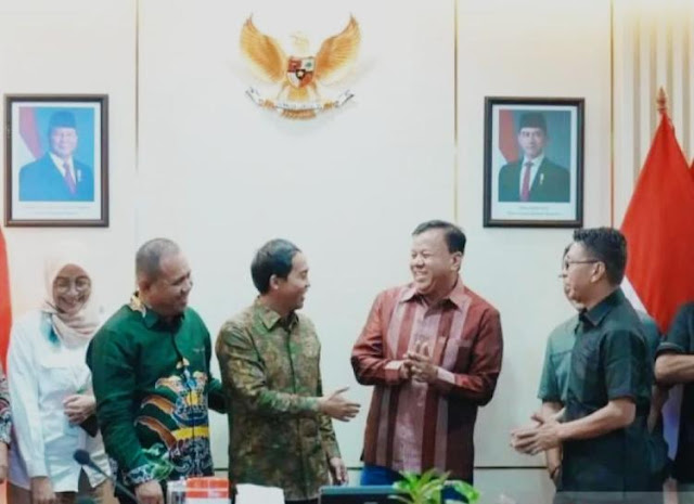 KPK Tak Percaya Begitu Saja Pengakuan Menhut Raja Juli Soal Amplop Bupati Kuansing
