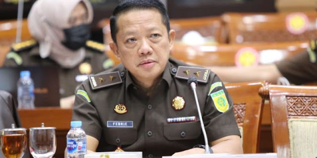 Jampidsus Febrie Didesak Dinonaktifkan: Penggeledahan Rumah Mewah dan Temuan 74 Kg Emas