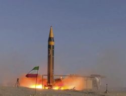 Iran Luncurkan Rudal Balistik ke Pangkalan Militer AS di Arab Saudi, Serangan Meluas ke 6 Negara Timur Tengah