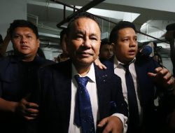 Hotman Paris Bela Febrie Jampidsus: Miris Bawahan Presiden Dihina, Tak Harap Uang