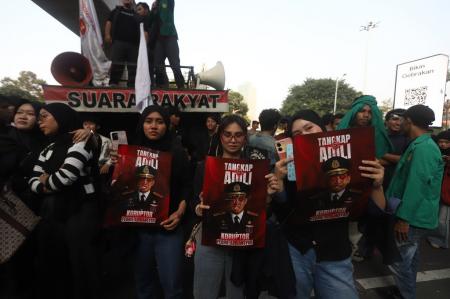 Mahasiswa BEM PTMA Zona III Demo di Kejagung, Ricuh Dorong-Dorongan dengan Aparat