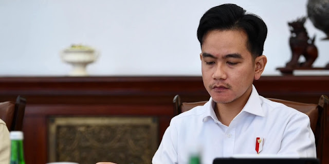 Gibran Duduk di Barisan Menteri Saat Sidang Kabinet, Warganet Berspekulasi