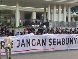 Demo Ricuh di Kejagung: Massa Tuntut Penangkapan Febrie Adriansyah