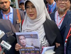 Dokter Tifa Siap Bantah 709 Dokumen Ijazah Jokowi: Ungkap Bukti Transkrip Nilai dan Meterai UGM