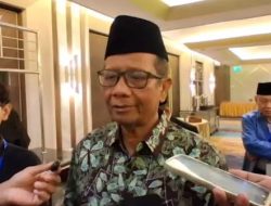 Mahfud MD Kritik Perlakuan Kejagung ke Febrie Adriansyah: Rompi Tahanan dan Borgol Jadi Sorotan