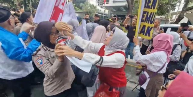 Demo Ijazah Gibran Viral: Warisan Baru Keluarga Jokowi Kembali Jadi Sorotan Publik