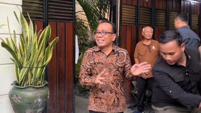 Menko PMK Pratikno Bantah Mundur dari Kabinet: Tegaskan Sedang Bertugas di Bromo, Bukan Sakit
