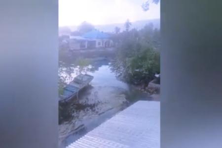 Air Laut Naik Mendadak di Pesisir Buton Akibat Gempa NTT: Warga Panik dan Mengungsi ke Tempat Lebih Tinggi