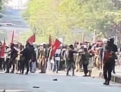 Bentrokan Mahasiswa Papua di Makassar Ricuh: Aksi Saling Lempar Batu Warnai Demo KNPB di Jalan Sultan Alauddin