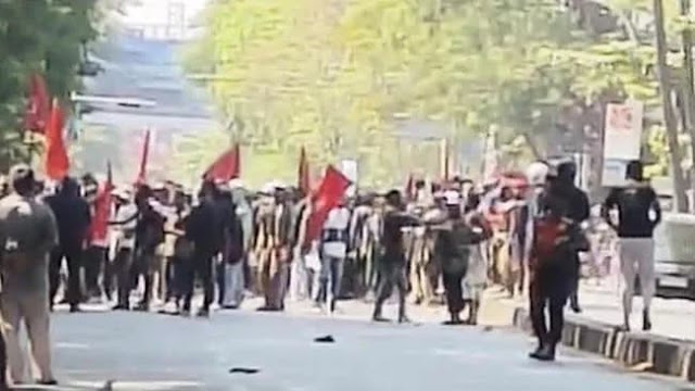 Bentrokan Mahasiswa Papua di Makassar Ricuh: Aksi Saling Lempar Batu Warnai Demo KNPB di Jalan Sultan Alauddin