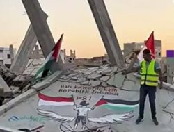 Warga Gaza Rayakan HUT ke-81 RI dengan Lukisan Merah Putih di Tengah Reruntuhan