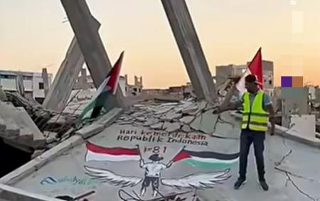 Warga Gaza Rayakan HUT ke-81 RI dengan Lukisan Merah Putih di Tengah Reruntuhan