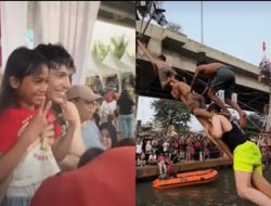 Momen Bule Ikut Lomba Panjat Pinang HUT RI di Kalimalang Viral, Banjir Pujian Warganet