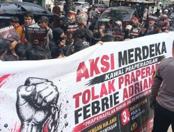 Sidang Praperadilan Febrie Adriansyah Ricuh: Massa Desak Hakim Independen dan Tolak Praperadilan