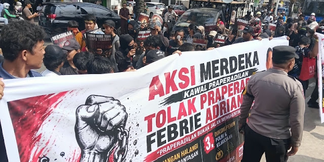 Sidang Praperadilan Febrie Adriansyah Ricuh: Massa Desak Hakim Independen dan Tolak Praperadilan