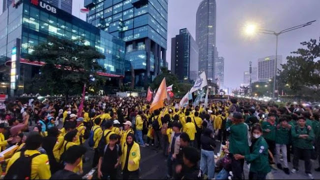 Mahasiswa UI Gagal Tembus Bundaran HI, Bubar dan Ancam Demo Massif Akhir Agustus
