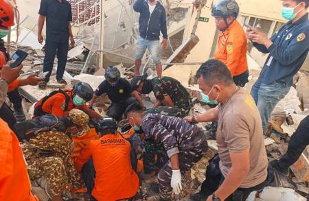 Gempa M7,7 NTT: Korban Meninggal Capai 75 Jiwa, 92.735 Orang Mengungsi